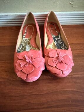 Born Coral Floral Appliqué Flats